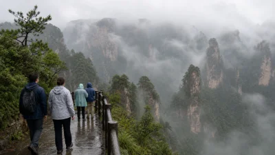 Zhangjiajie Weather Backup: How to Plan Around Fog, Rain and Walking Limits