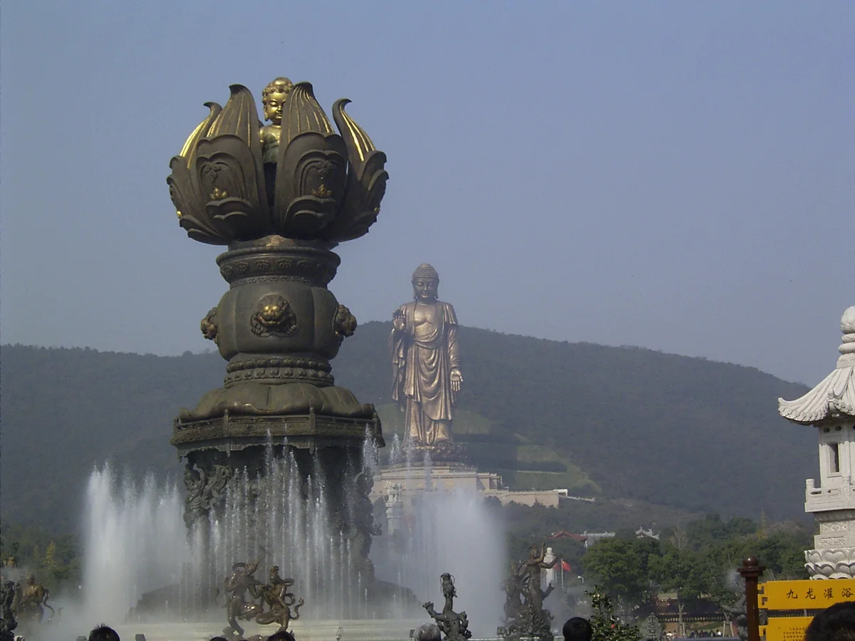 Visitors viewing the lotus fountain and Lingshan Grand Buddha in Wuxi
