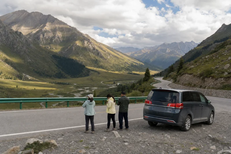 Travelers at a mountain-road viewpoint on the seasonal Tangbula and Duku return