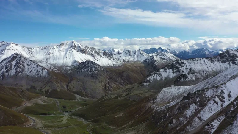Mountain scenery on the Duku corridor